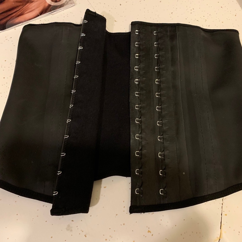 Waist trainer